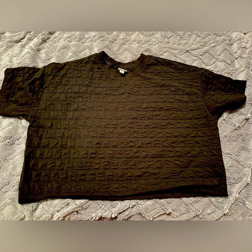 Black textured tshirt